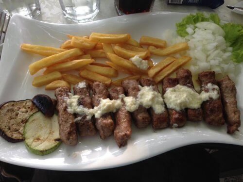 Cevapcici mit Kajmak Cevapcici mit Kajmak